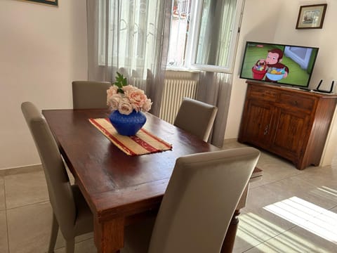 TV and multimedia, Dining area