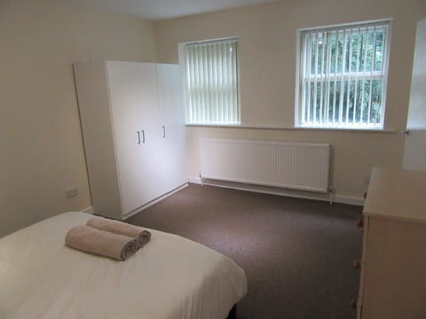 No 4 - LARGE 2 BED NEAR SEFTON PARK AND LARK LANE Apartment in Liverpool