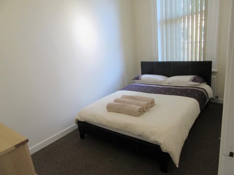 No 4 - LARGE 2 BED NEAR SEFTON PARK AND LARK LANE Apartment in Liverpool