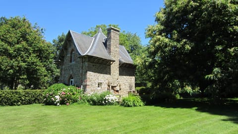 Holiday Home Château de Boucéel Mont Saint Michel Casa in Brittany