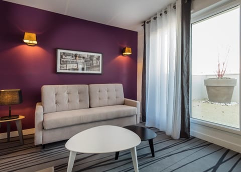 Nemea Appart Hotel Quai Victor Tours Centre Apartment hotel in Tours