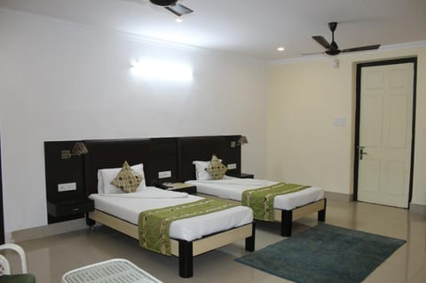 Chowdhury's Guest House Bed and Breakfast in Kolkata