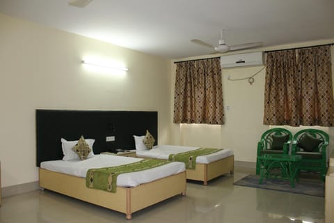 Chowdhury's Guest House Bed and Breakfast in Kolkata