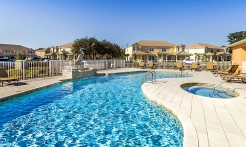 Serenity 3 Bed 3 Bath Townhome with Pool, Private Balcony, Clubhouse, Communal Pool, Conservation View, Disney 15 mins by Orlando Holiday Rental Homes LLC 17401 Haus in Four Corners