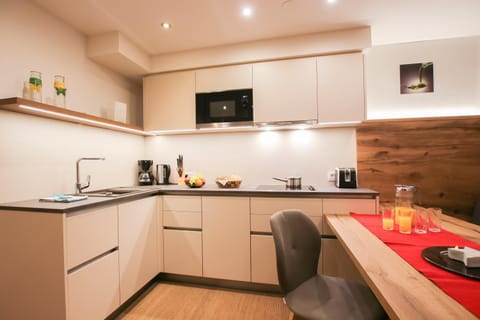 Kitchen or kitchenette, Seating area, Dining area