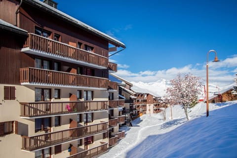 Property building, Facade/entrance, Winter