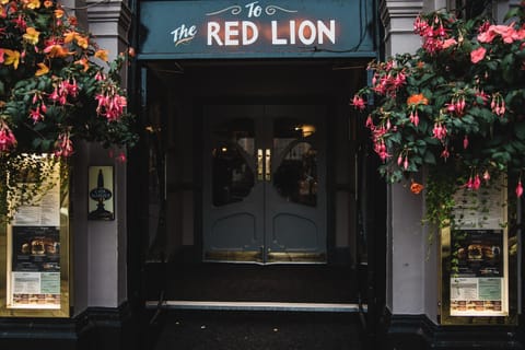 OYO The Red Lion Hotel Hotel in Luton