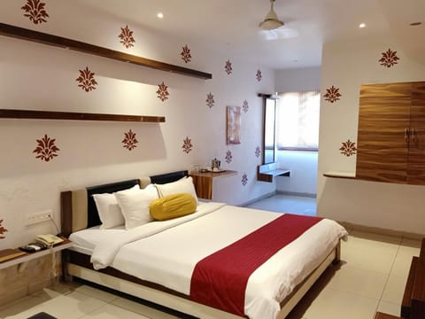 Hotel Kalinga Lake View Hotel in Ahmedabad