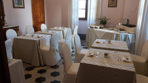 Relais Villa Scarfantoni B&B Bed and breakfast in Prato