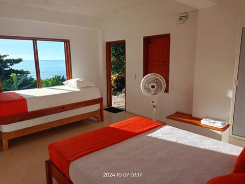 Photo of the whole room, Sea view