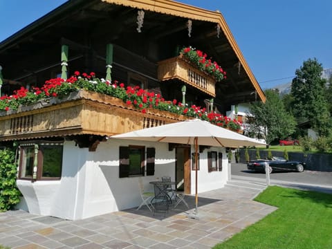 Property building, Day, Balcony/Terrace