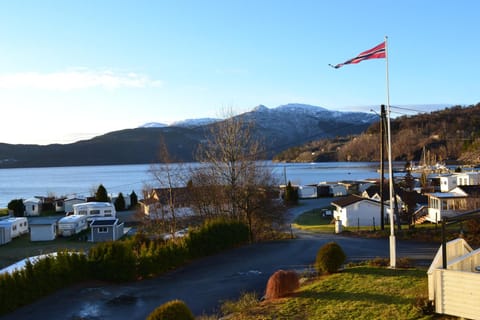 Garden, Lake view, Landmark view, Mountain view