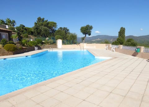 Ferienhaus mit Blick auf Grimaud House in Gassin