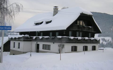 Facade/entrance, Winter