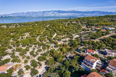 Property building, Day, Neighbourhood, Natural landscape, Bird's eye view, City view, Sea view