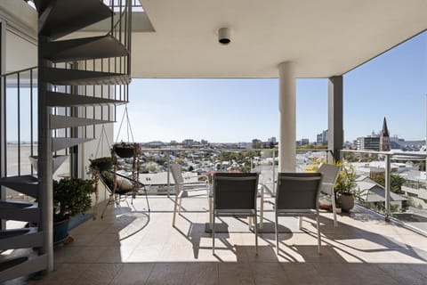 Patio, View (from property/room), Balcony/Terrace, Seating area, Dining area