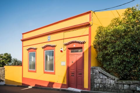 A Casa Amarela Maison in Azores District