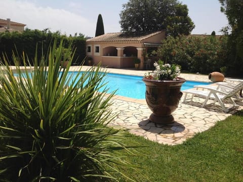 B&B Les Muscades Bed and Breakfast in Tarascon