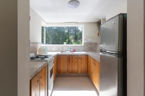 Kitchen or kitchenette, pet friendly, stove