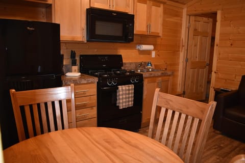 Tall Chief Camping Resort Cottage 1 Camping /
Complejo de autocaravanas in King County