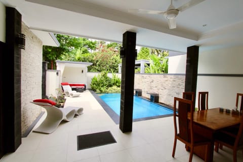 Garden, Dining area, Swimming pool