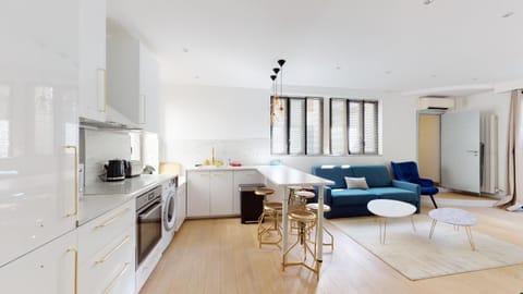 Kitchen or kitchenette, Living room