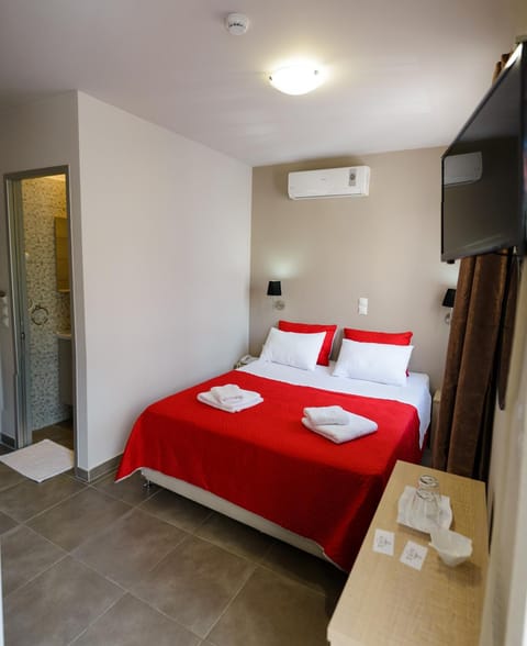 LUX Hotel Hotel in Pireas