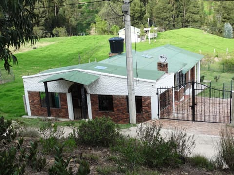 Cabañas Villa del Dorado House in Paipa