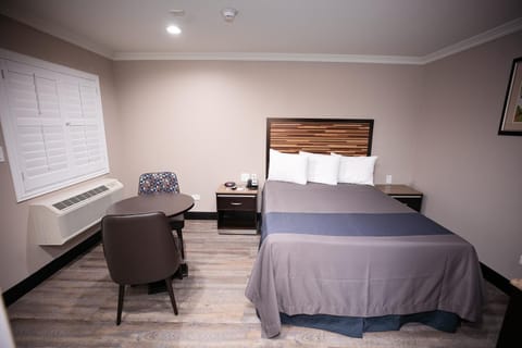 Diamond Bell Inn & Suites Motel in Cudahy