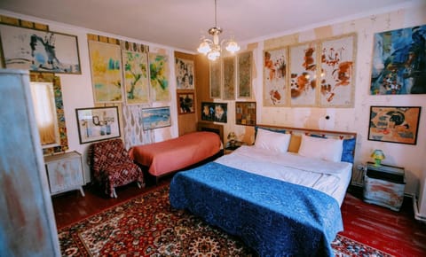 Bed, Photo of the whole room, Decorative detail, Bedroom