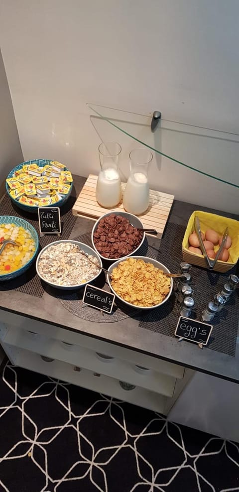 Food and drinks, Food, Breakfast, Continental breakfast