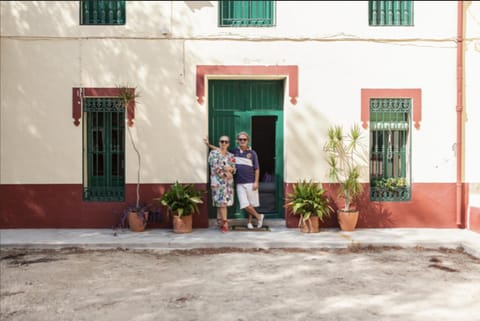 Staff, Facade/entrance, Day, People, Summer, Decorative detail, On site, Family