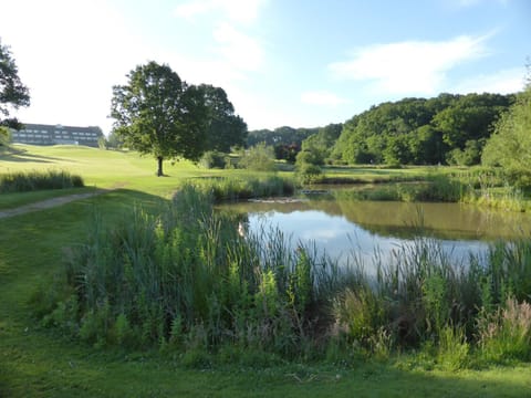 Facade/entrance, Natural landscape, Golfcourse, View (from property/room), Area and facilities