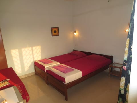 Sea Pearl Guesthouse Bed and Breakfast in Candolim