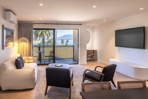 TV and multimedia, View (from property/room), View (from property/room), Living room, Seating area, Evening entertainment, Sea view, Sea view, air conditioner