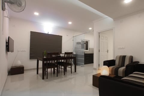 TV and multimedia, Kitchen or kitchenette, Living room, Seating area, Dining area, fireplace, minibar, oven, air conditioner