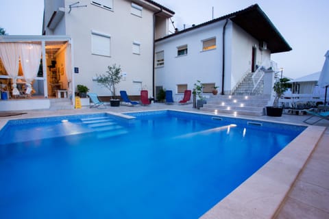 Family Apartments Švob with pool Condo in Novi Vinodolski