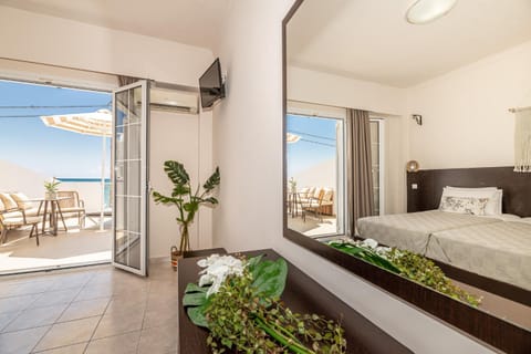 Patio, Bed, View (from property/room), Balcony/Terrace, Bedroom, Sea view