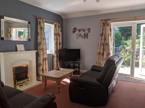 TV and multimedia, Living room, Seating area, flat iron