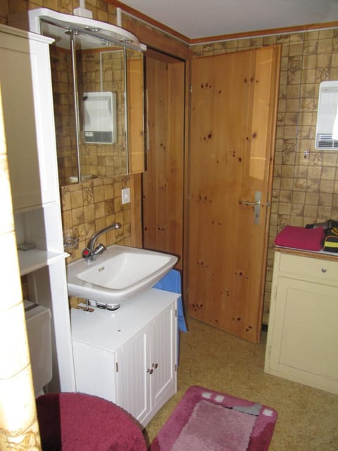 Bathroom, Decorative detail