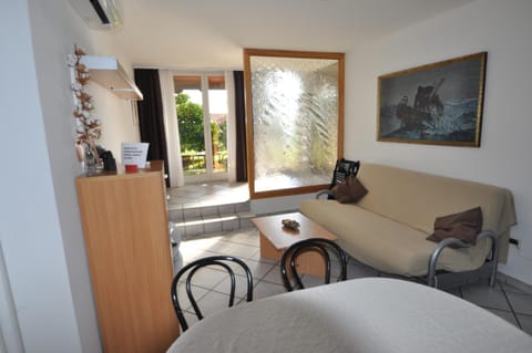 Bed, Living room, Seating area, Garden view