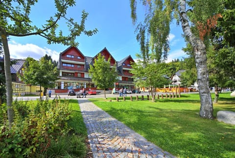 Nearby landmark, Natural landscape, Shopping Area