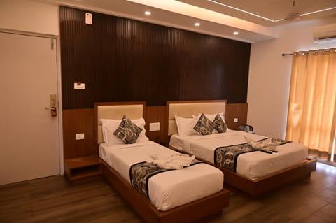 Grand Cascade Chennai Hotel in Chennai