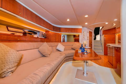 Luxury Yacht Hotel Angelegtes Boot in Gibraltar