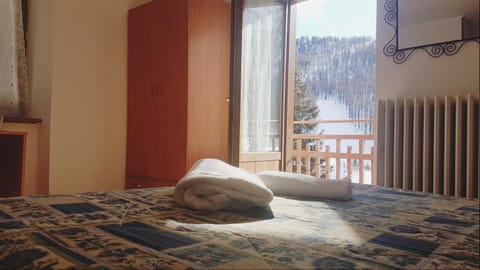 Balcony/Terrace, Photo of the whole room, Mountain view