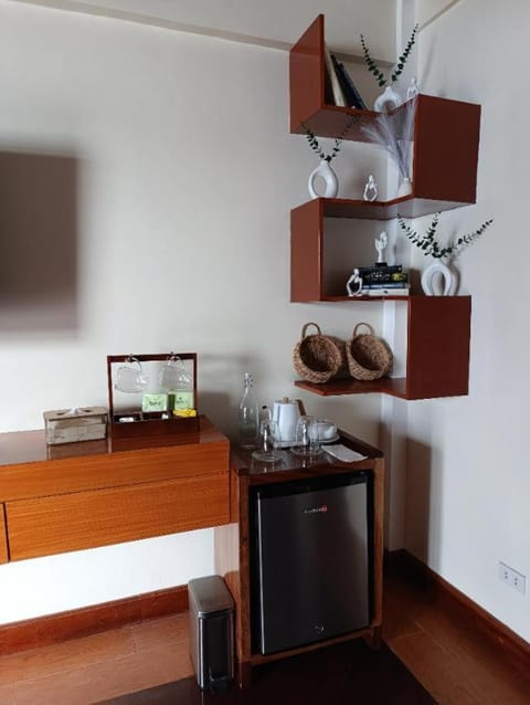 Coffee/tea facilities, minibar