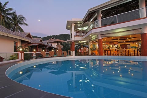 Restaurant/places to eat, Swimming pool