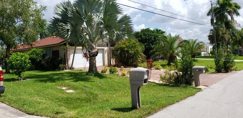 Sunny Paradise Chalet in Cape Coral