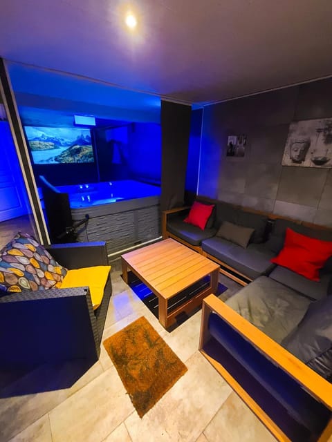 Hot Tub, Sauna, Living room, Spa and wellness centre/facilities