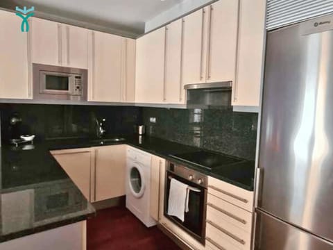 Kitchen or kitchenette, oven, pet friendly, stove, toaster, washing machine